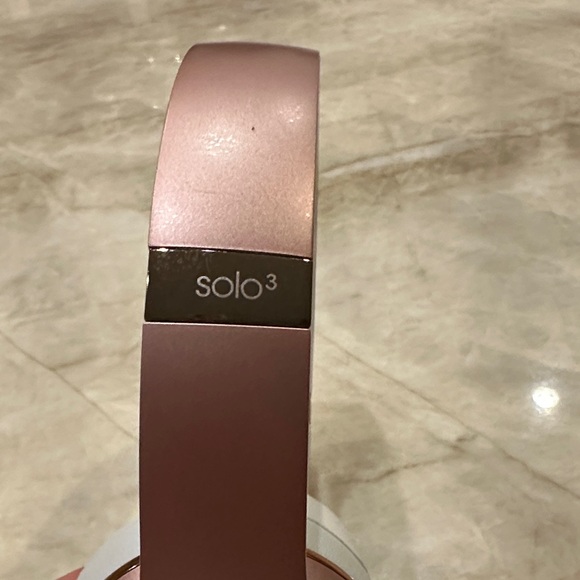 Elegant Rose Gold Over-Ear Headphones - Picture 2 of 5